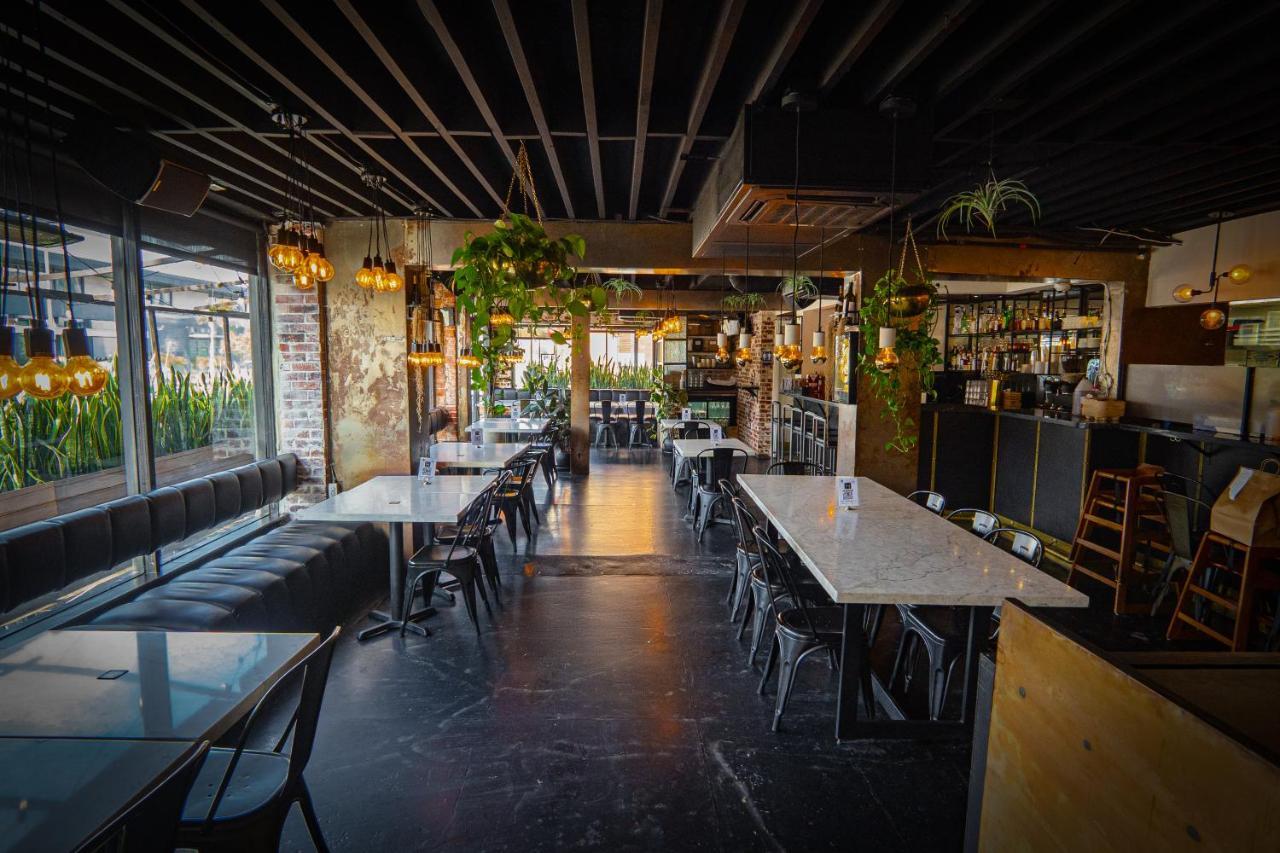 H By H Hospitality Hotel Los Angeles Exterior photo